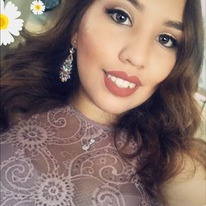 Meet your Posher, Anacelia